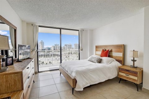 Купить кондоминиум в Санни-Айлс-Бич, Флорида 2 спальни, 114.46м2, № 1926276 - фото 12