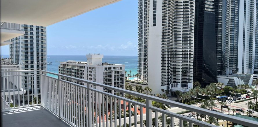 Кондоминиум с 2 спальнями в Санни-Айлс-Бич, Флорида № 1926276