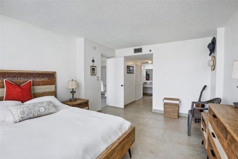 Купить кондоминиум в Санни-Айлс-Бич, Флорида 2 спальни, 114.46м2, № 1926276 - фото 13