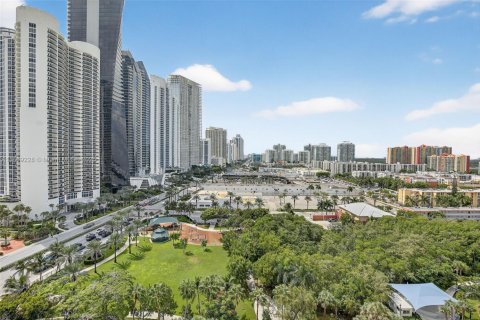 Купить кондоминиум в Санни-Айлс-Бич, Флорида 2 спальни, 114.46м2, № 1926276 - фото 26
