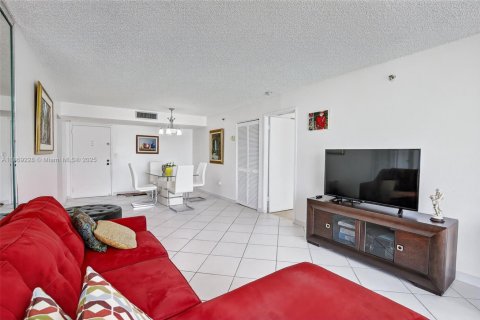 Купить кондоминиум в Санни-Айлс-Бич, Флорида 2 спальни, 114.46м2, № 1926276 - фото 5