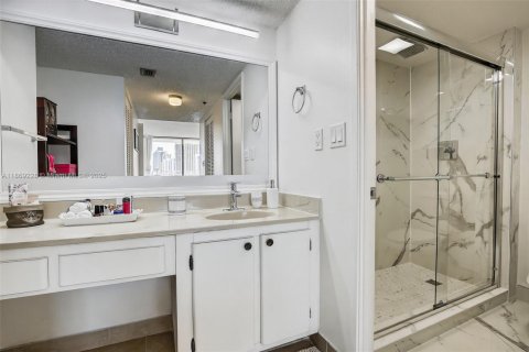 Купить кондоминиум в Санни-Айлс-Бич, Флорида 2 спальни, 114.46м2, № 1926276 - фото 16