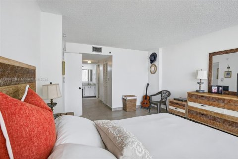 Купить кондоминиум в Санни-Айлс-Бич, Флорида 2 спальни, 114.46м2, № 1926276 - фото 14