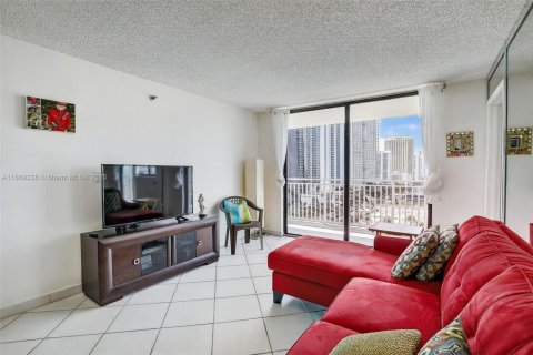 Купить кондоминиум в Санни-Айлс-Бич, Флорида 2 спальни, 114.46м2, № 1926276 - фото 3