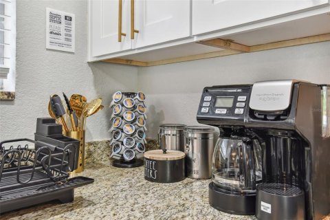 House in Temple Terrace, Florida 5 bedrooms, 209.12 sq.m. № 2217693 - photo 28