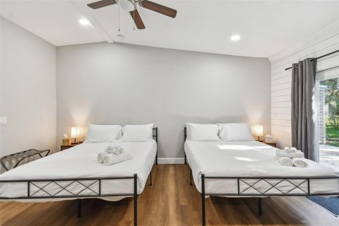 House in Temple Terrace, Florida 5 bedrooms, 209.12 sq.m. № 2217693 - photo 5
