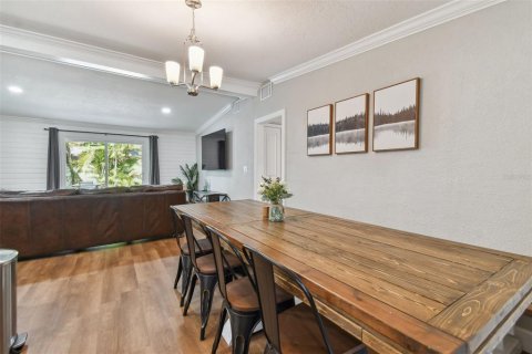 House in Temple Terrace, Florida 5 bedrooms, 209.12 sq.m. № 2217693 - photo 30