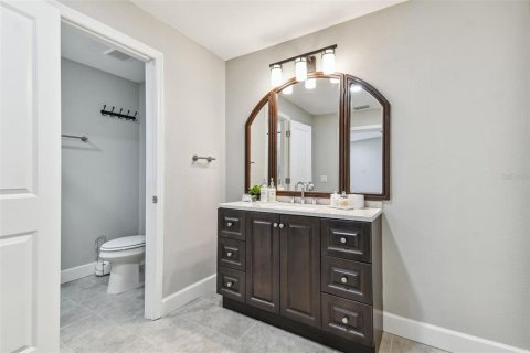 House in Temple Terrace, Florida 5 bedrooms, 209.12 sq.m. № 2217693 - photo 14