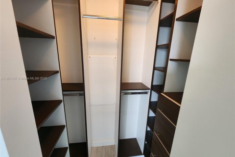 Снять в аренду кондоминиум в Майами, Флорида 1 спальня, 56.58м2, № 1891421 - фото 16