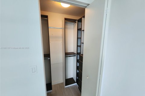 Снять в аренду кондоминиум в Майами, Флорида 1 спальня, 56.58м2, № 1891421 - фото 15