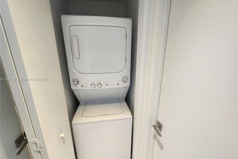 Снять в аренду кондоминиум в Майами, Флорида 1 спальня, 56.58м2, № 1891421 - фото 14