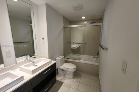 Снять в аренду кондоминиум в Майами, Флорида 1 спальня, 56.58м2, № 1891421 - фото 12