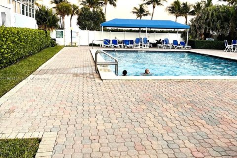 Condo in Deerfield Beach, Florida, 1 bedroom  № 1943875 - photo 27