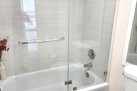 Copropriété à vendre à Deerfield Beach, Floride: 1 chambre, 78.78 m2 № 1943875 - photo 19