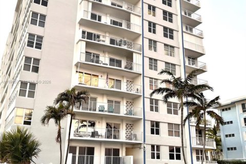Condo in Deerfield Beach, Florida, 1 bedroom  № 1943875 - photo 30