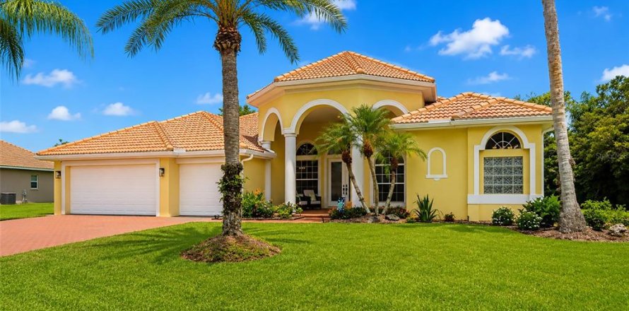 House in Bradenton, Florida 4 bedrooms, 281.22 sq.m. № 2200612