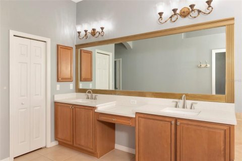 House in Bradenton, Florida 4 bedrooms, 281.22 sq.m. № 2200612 - photo 25