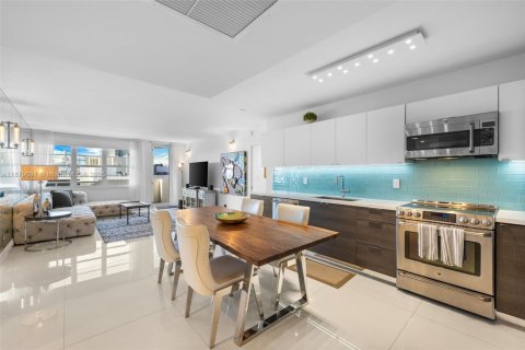 Copropriété à vendre à Miami Beach, Floride: 3 chambres, 135.17 m2 № 1944449 - photo 2