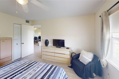 Condo in Sunrise, Florida, 2 bedrooms  № 1981456 - photo 28