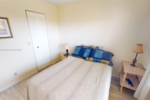 Condo in Sunrise, Florida, 2 bedrooms  № 1981456 - photo 17