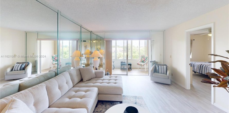 Condo in Sunrise, Florida, 2 bedrooms  № 1981456