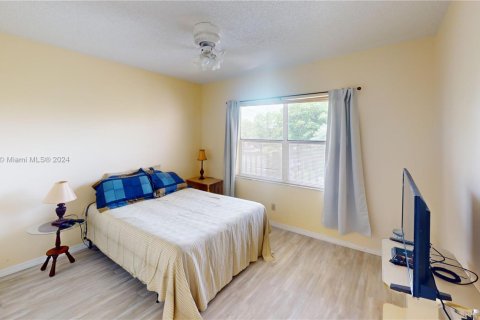 Condo in Sunrise, Florida, 2 bedrooms  № 1981456 - photo 18
