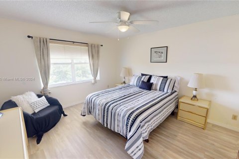 Condo in Sunrise, Florida, 2 bedrooms  № 1981456 - photo 25