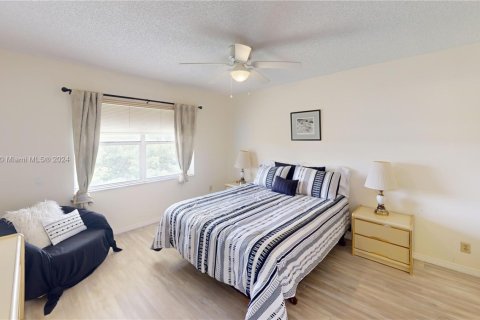Condo in Sunrise, Florida, 2 bedrooms  № 1981456 - photo 27