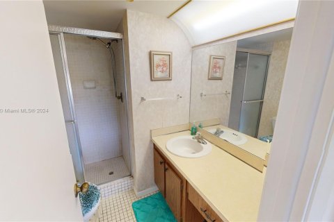 Condo in Sunrise, Florida, 2 bedrooms  № 1981456 - photo 30