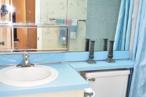 Condo in Sunrise, Florida, 2 bedrooms  № 1981456 - photo 24