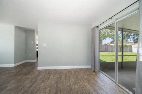 Casa en alquiler en Largo, Florida, 2 dormitorios, 79.52 m2 № 2221533 - foto 2