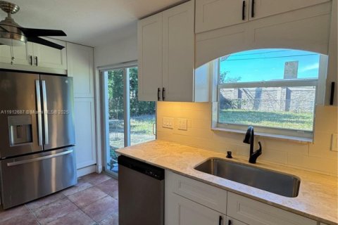 House in Hollywood, Florida 3 bedrooms, 97.08 sq.m. № 1969099 - photo 13