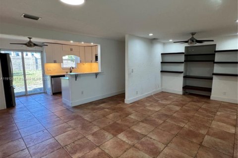 House in Hollywood, Florida 3 bedrooms, 97.08 sq.m. № 1969099 - photo 7