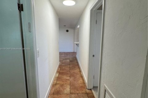 House in Hollywood, Florida 3 bedrooms, 97.08 sq.m. № 1969099 - photo 24