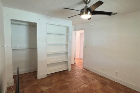 House in Hollywood, Florida 3 bedrooms, 97.08 sq.m. № 1969099 - photo 20