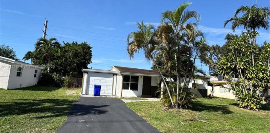House in Hollywood, Florida 3 bedrooms, 97.08 sq.m. № 1969099