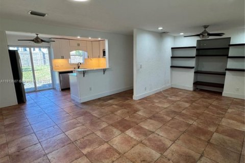 House in Hollywood, Florida 3 bedrooms, 97.08 sq.m. № 1969099 - photo 8