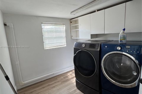 House in Hollywood, Florida 3 bedrooms, 97.08 sq.m. № 1969099 - photo 27