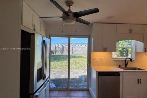 House in Hollywood, Florida 3 bedrooms, 97.08 sq.m. № 1969099 - photo 15