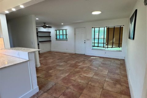 House in Hollywood, Florida 3 bedrooms, 97.08 sq.m. № 1969099 - photo 4