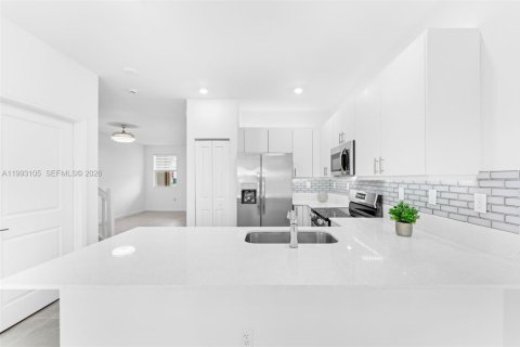 Adosado en alquiler en Homestead, Florida, 3 dormitorios, 183.85 m2 № 2055599 - foto 4