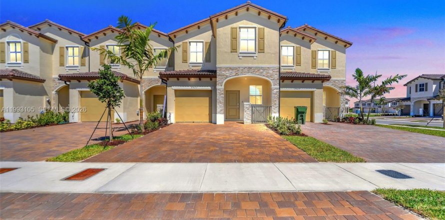 Adosado en Homestead, Florida 3 dormitorios, 183.85 m2 № 2055599