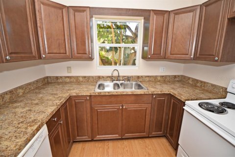 Villa ou maison à louer à Orlando, Floride: 3 chambres, 151.24 m2 № 2156210 - photo 10