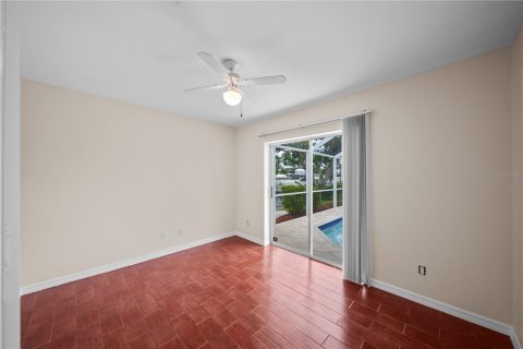 Casa en venta en Cape Coral, Florida, 4 dormitorios, 206.34 m2 № 1767352 - foto 19