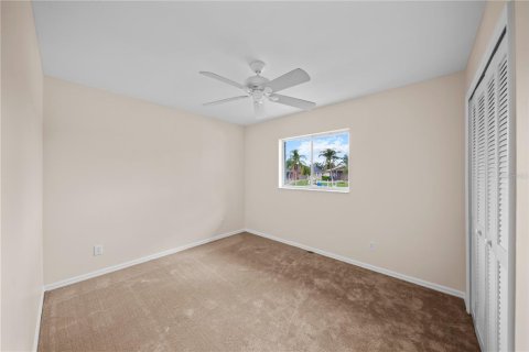 Casa en venta en Cape Coral, Florida, 4 dormitorios, 206.34 m2 № 1767352 - foto 17