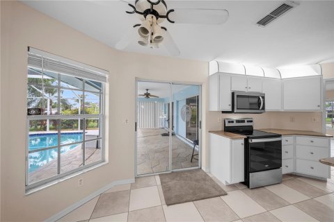 Casa en venta en Cape Coral, Florida, 4 dormitorios, 206.34 m2 № 1767352 - foto 27