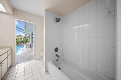 Casa en venta en Cape Coral, Florida, 4 dormitorios, 206.34 m2 № 1767352 - foto 30
