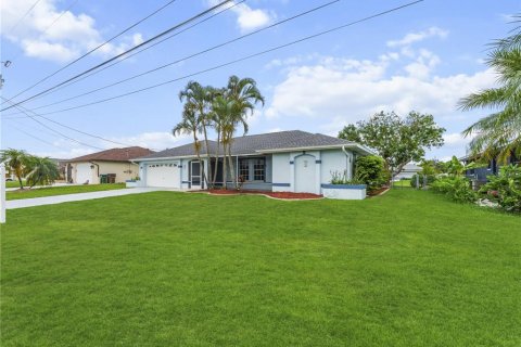 Casa en venta en Cape Coral, Florida, 4 dormitorios, 206.34 m2 № 1767352 - foto 6