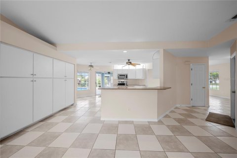 Casa en venta en Cape Coral, Florida, 4 dormitorios, 206.34 m2 № 1767352 - foto 28