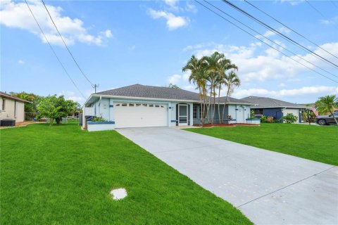 Casa en venta en Cape Coral, Florida, 4 dormitorios, 206.34 m2 № 1767352 - foto 1